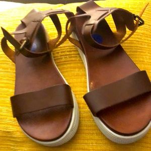 Mia casual flat shoes